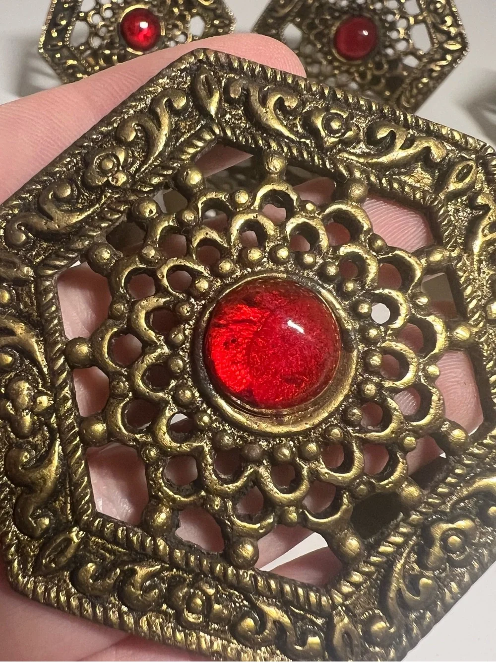 Red and Brass Ton Set of four Ring Napkin Holders Hexagon Jeweled, 7 Set